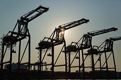 キリン（港湾設備のコンテナークレーン）