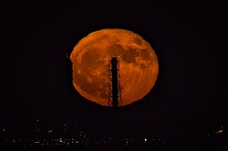 「当日、木更津に昇る満月」